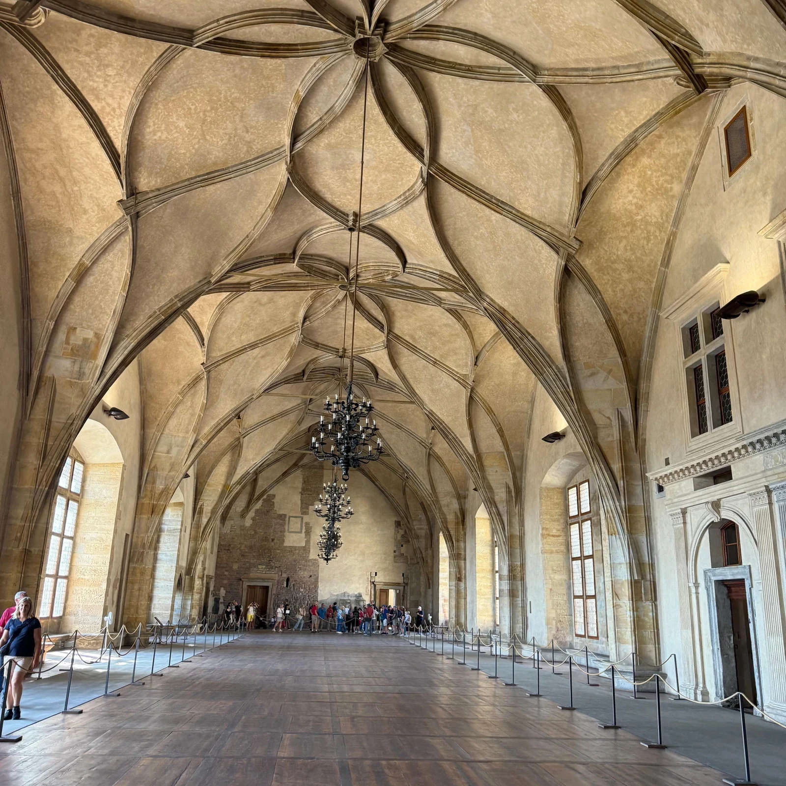 Découvrez quatre espaces du château de Prague à votre rythme