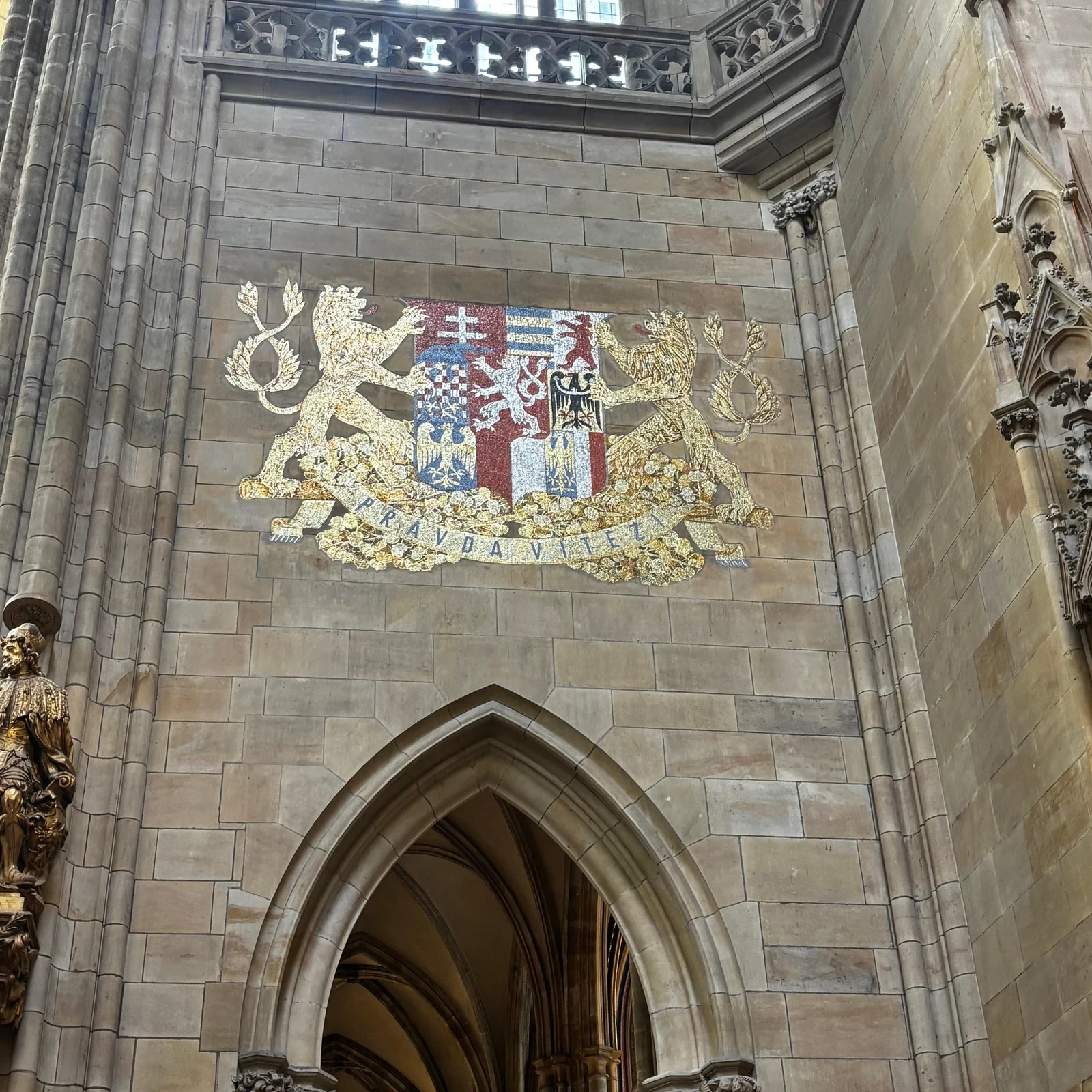 Découvrez quatre espaces du château de Prague à votre rythme