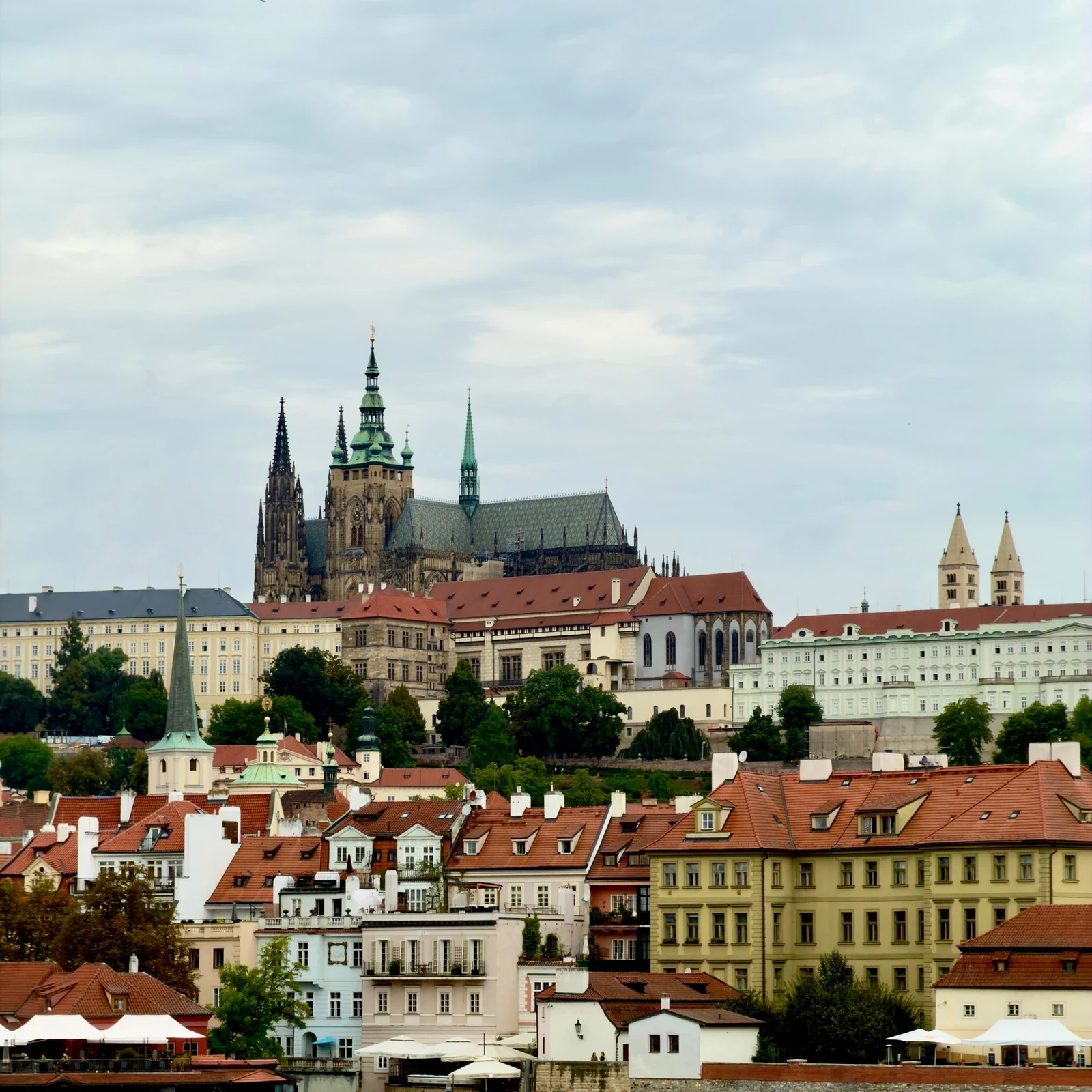 De la Ciudad Vieja al Castillo de Praga con guía