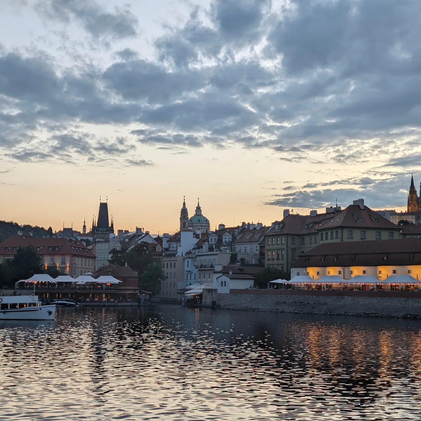 Música clásica en una capilla barroca de Praga