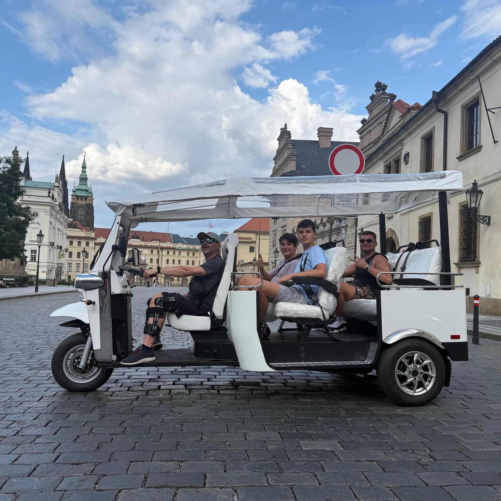 Entdecke Prag im privaten elektrischen Tuk-Tuk