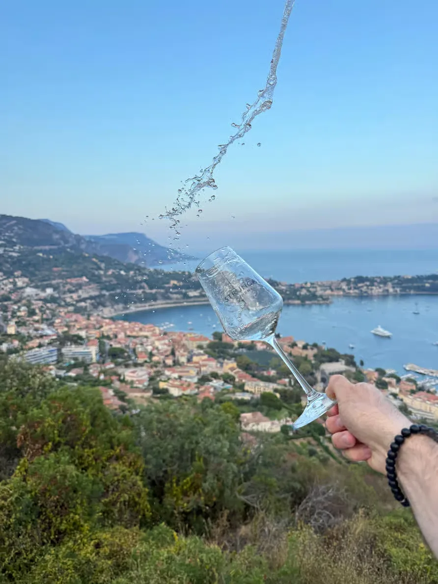 Coucher de soleil et dégustation de vin à Nice en Land Rover historique