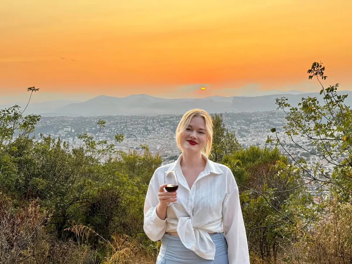 Coucher de soleil et dégustation de vin à Nice en Land Rover historique