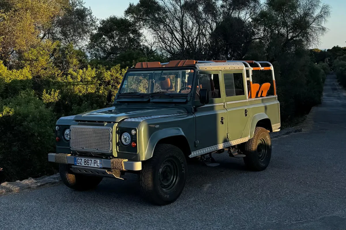 Coucher de soleil et dégustation de vin à Nice en Land Rover historique