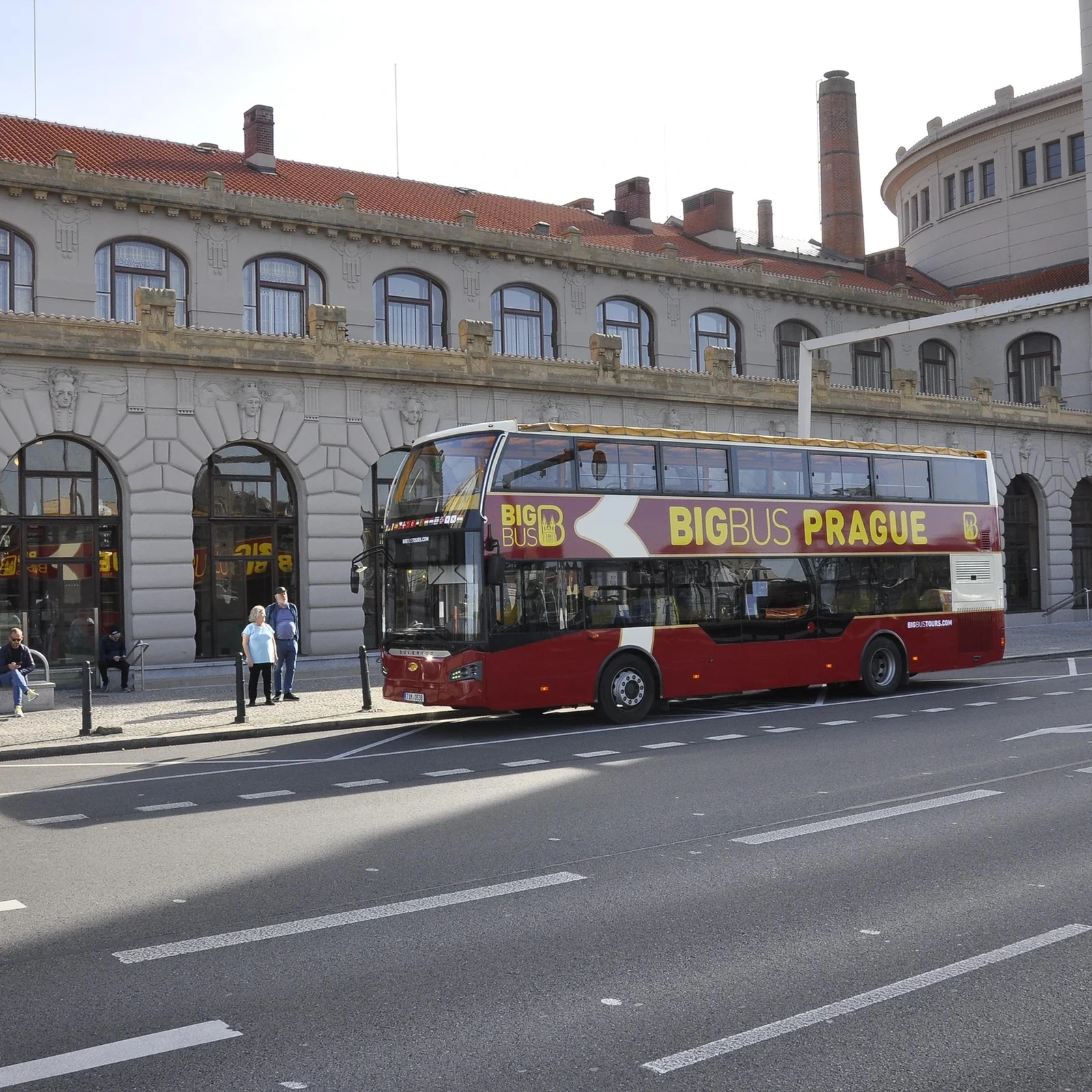Erkunde Prag flexibel auf zwei Buslinien