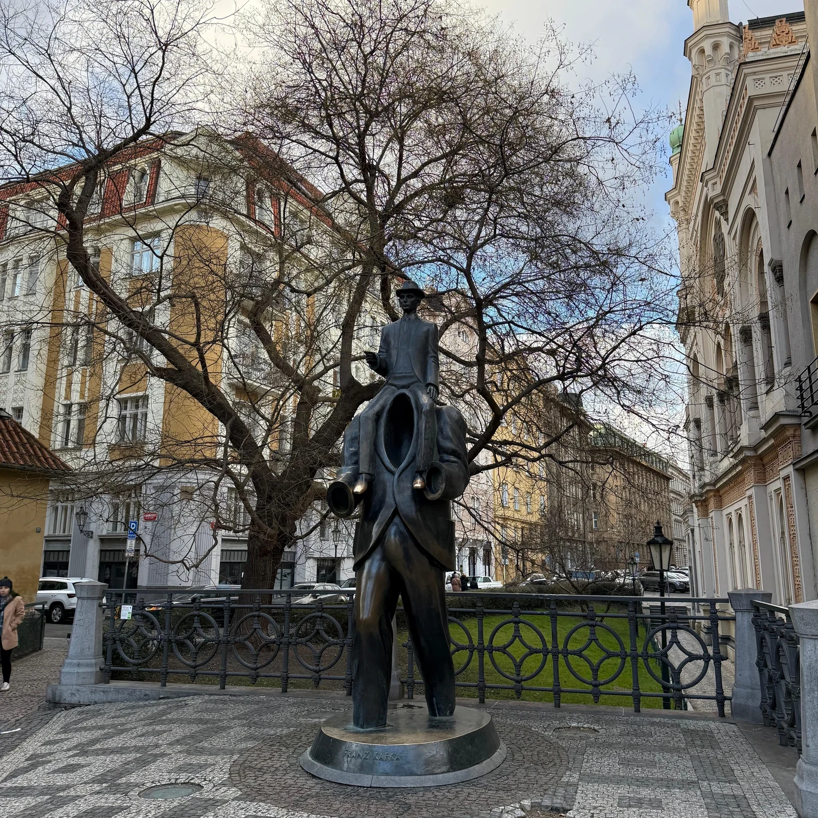 Discover the history of Josefov and the Old Town on foot
