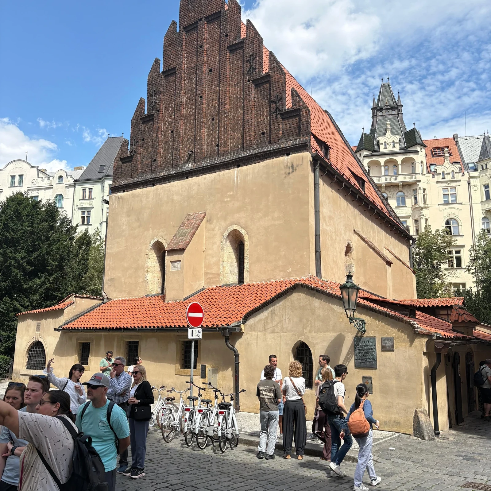 Discover the history of Josefov and the Old Town on foot