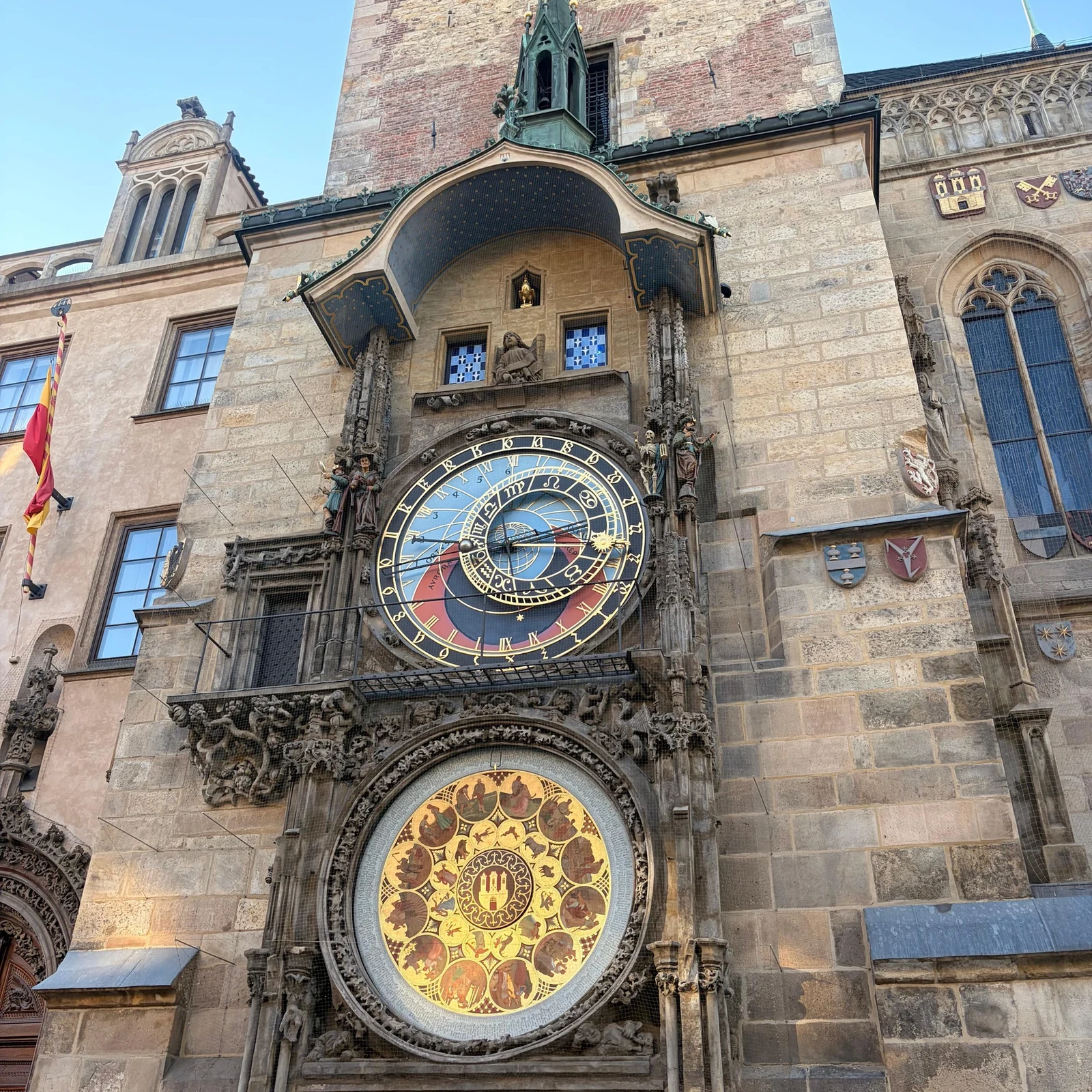 Discover the history of Josefov and the Old Town on foot