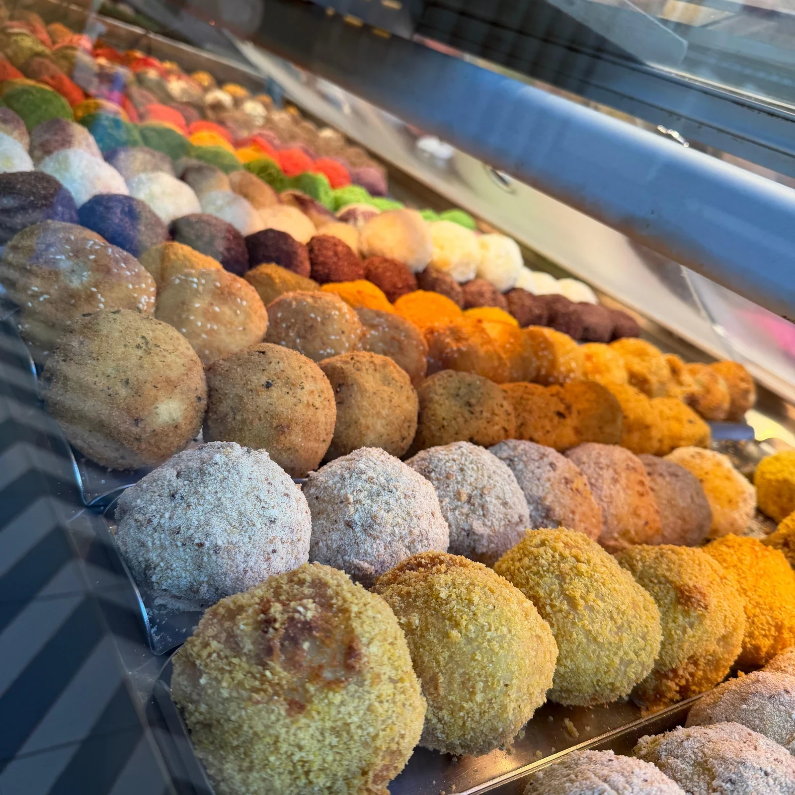 Descubre la comida callejera checa mientras paseas por Praga