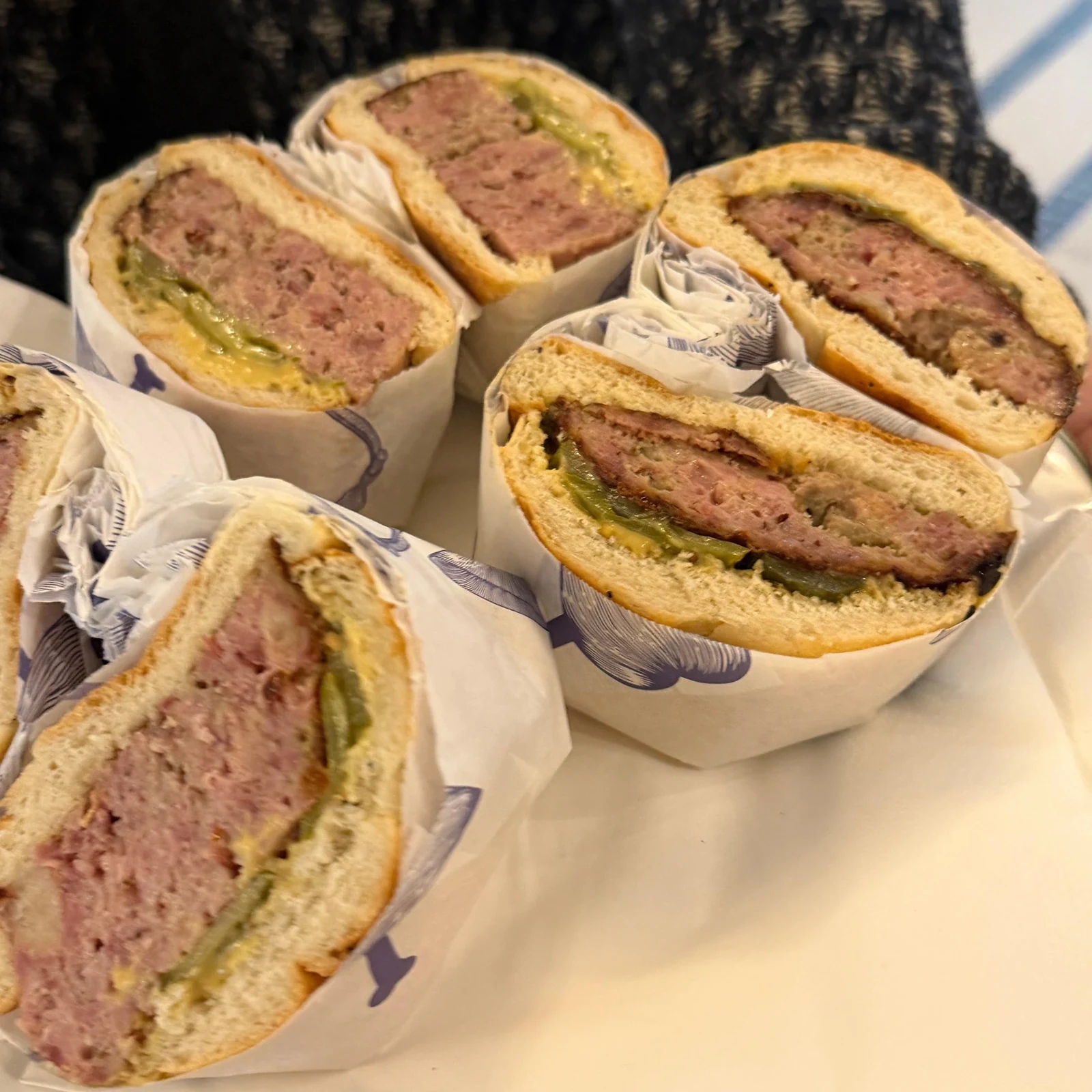 Descubre la comida callejera checa mientras paseas por Praga