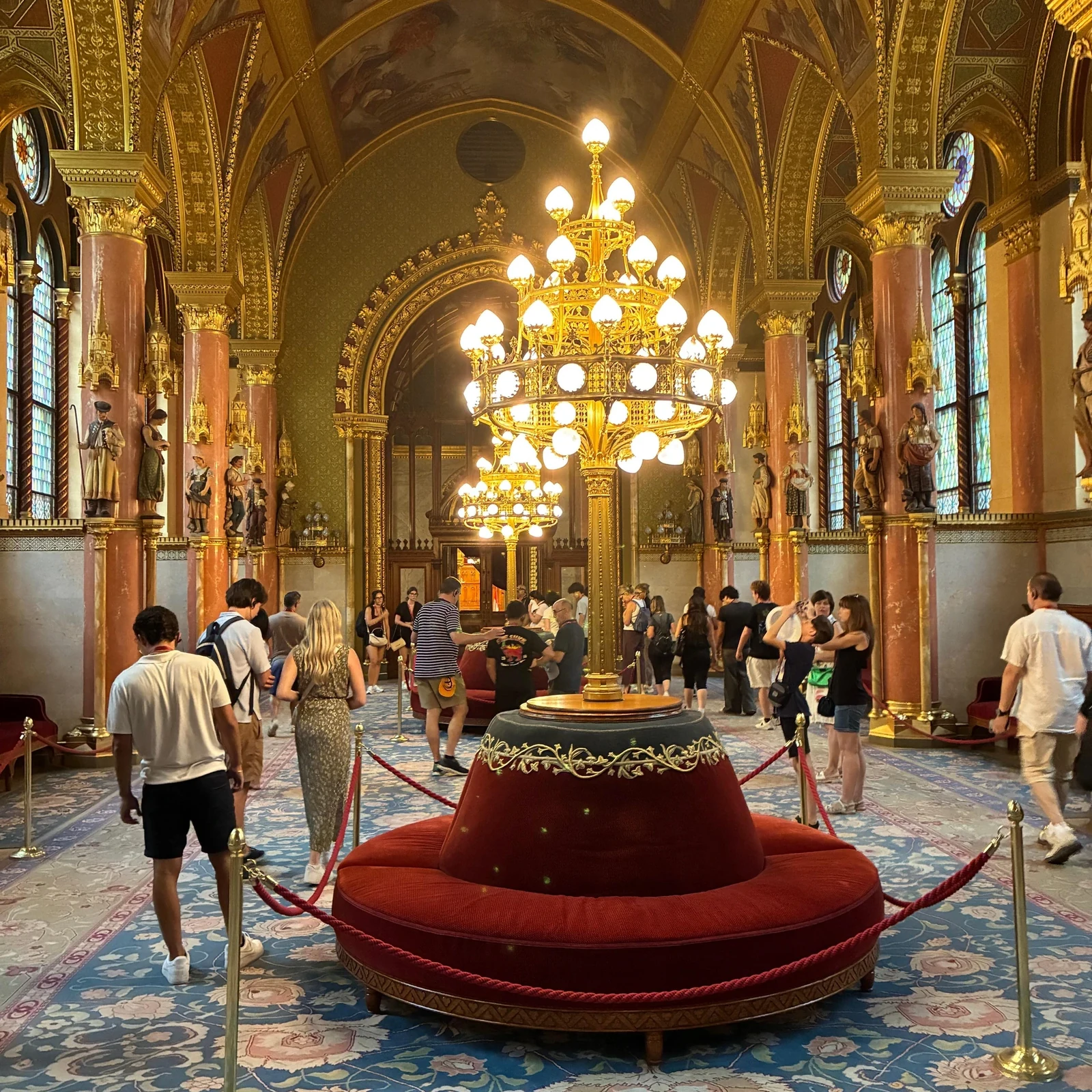 Erkunde das Budapester Parlament von innen und in deinem Tempo