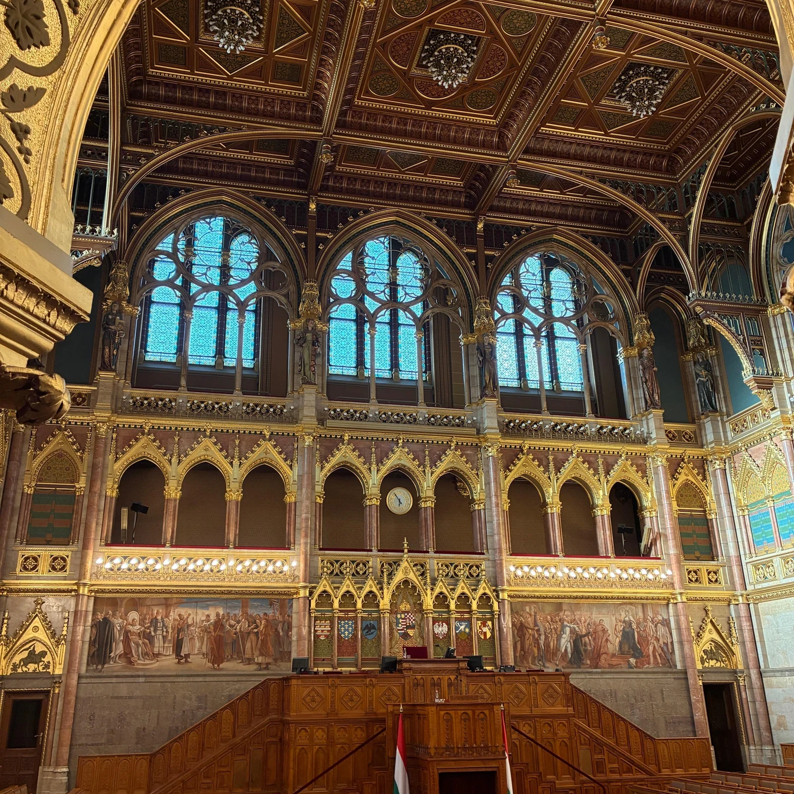 Erkunde das Budapester Parlament von innen und in deinem Tempo