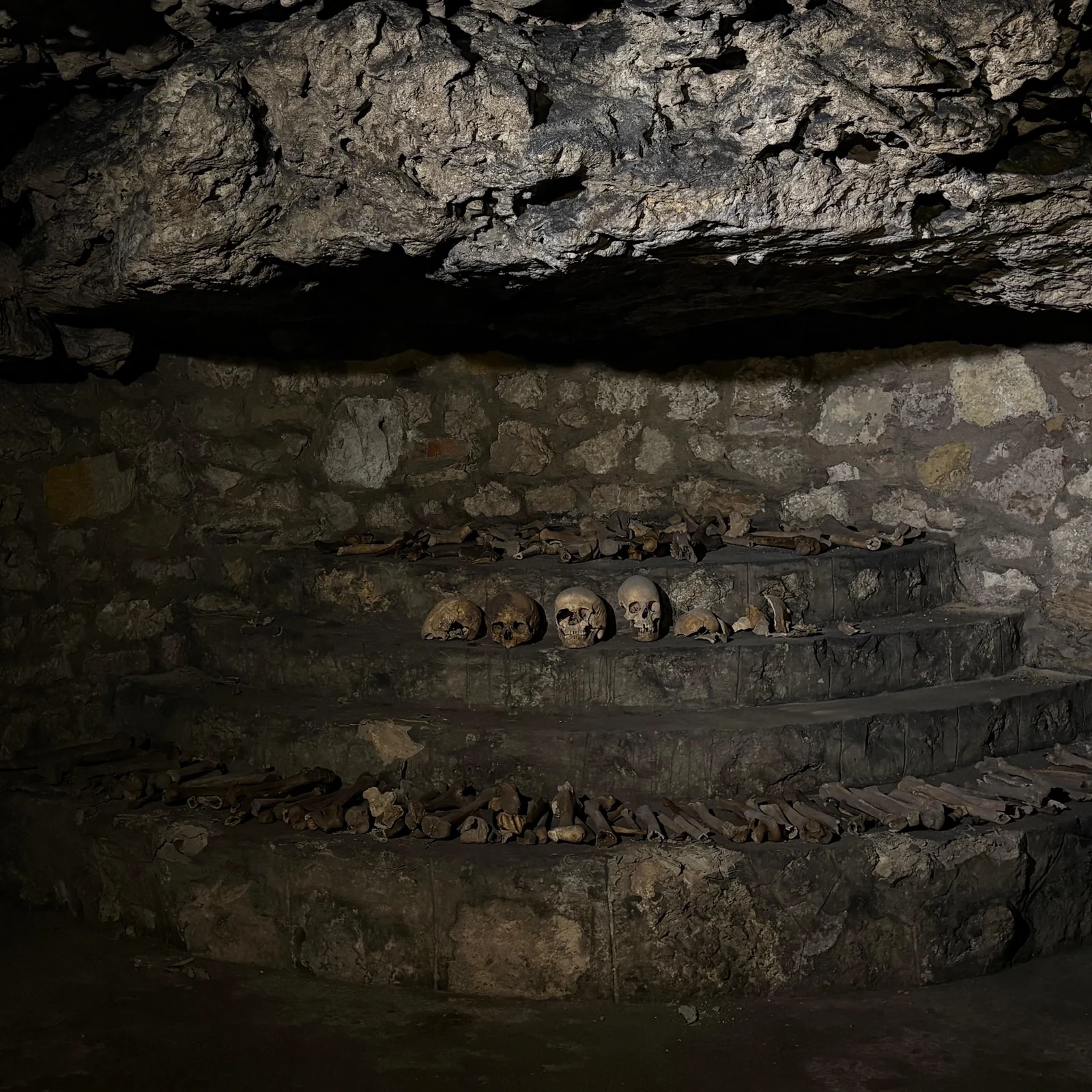 Explorez les grottes sous le château de Buda