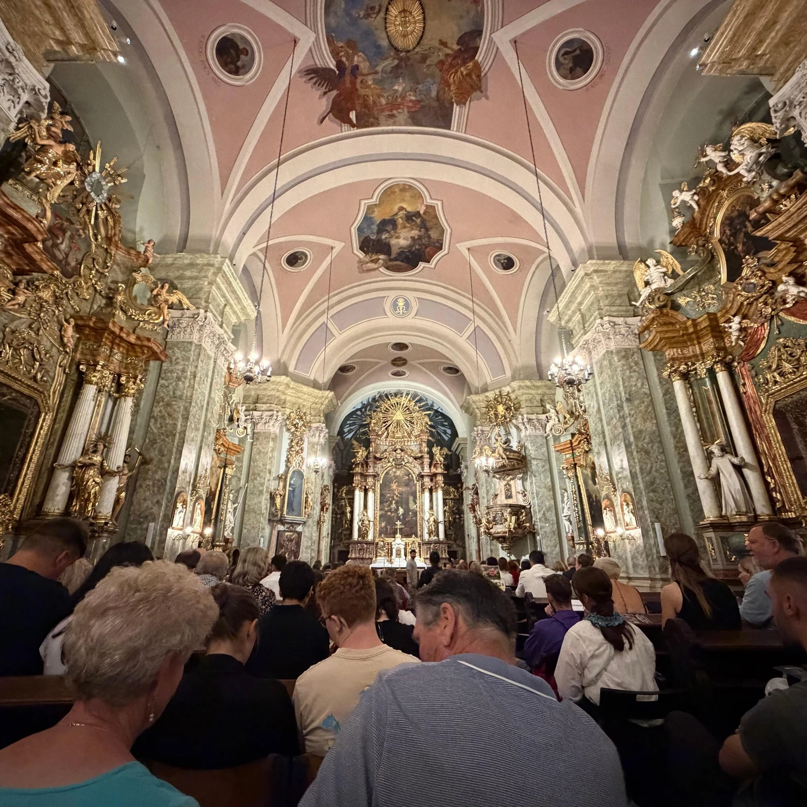 Vivaldi, Mozart et Bach dans une église baroque de Budapest