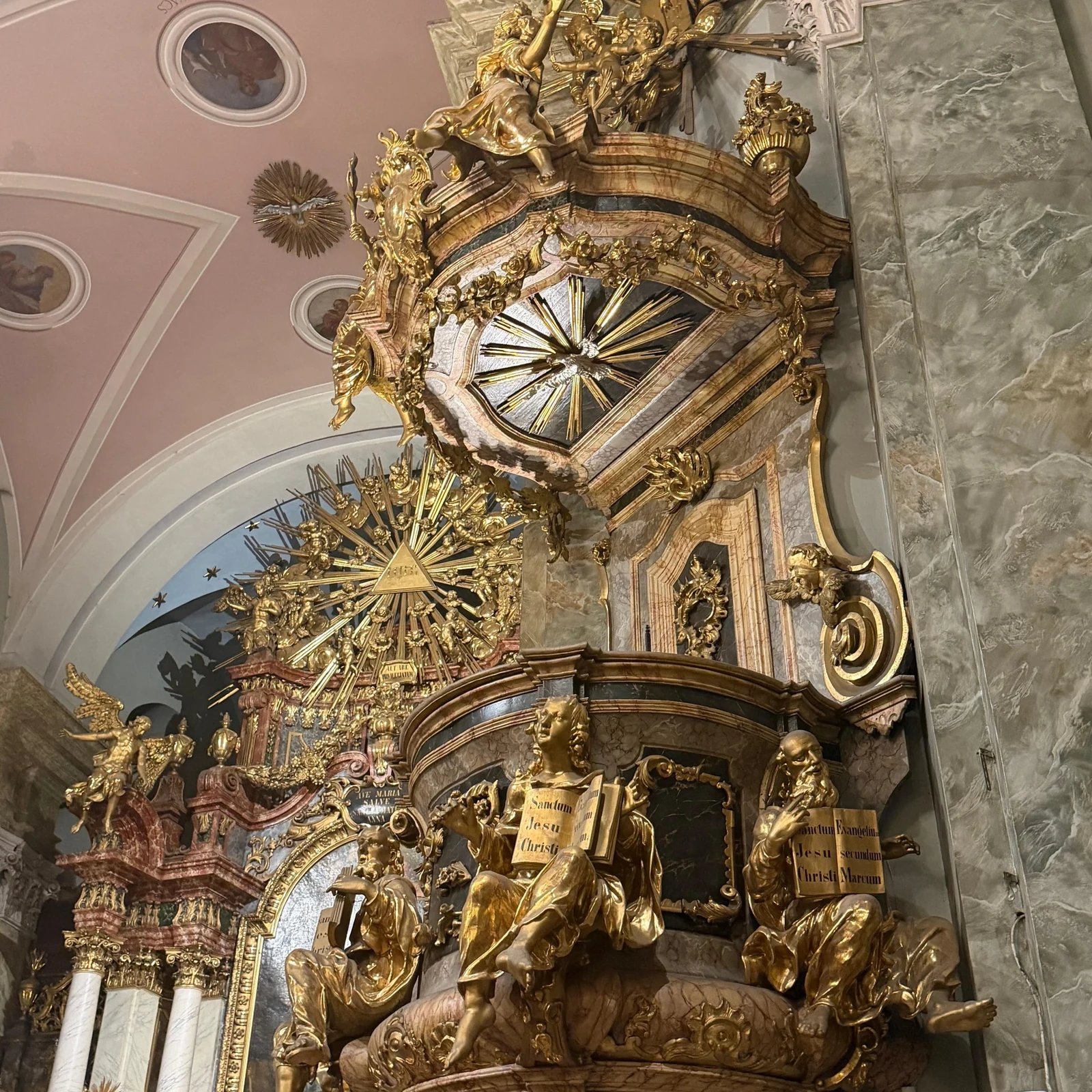 Vivaldi, Mozart et Bach dans une église baroque de Budapest