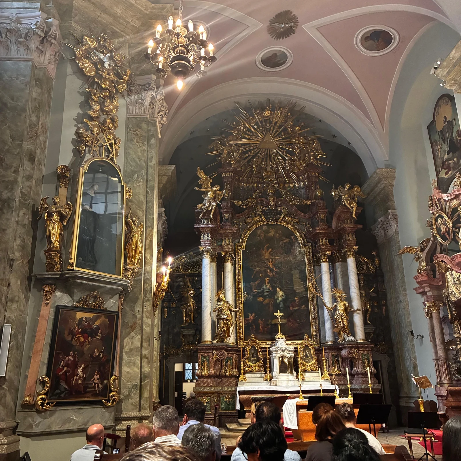 Vivaldi, Mozart et Bach dans une église baroque de Budapest