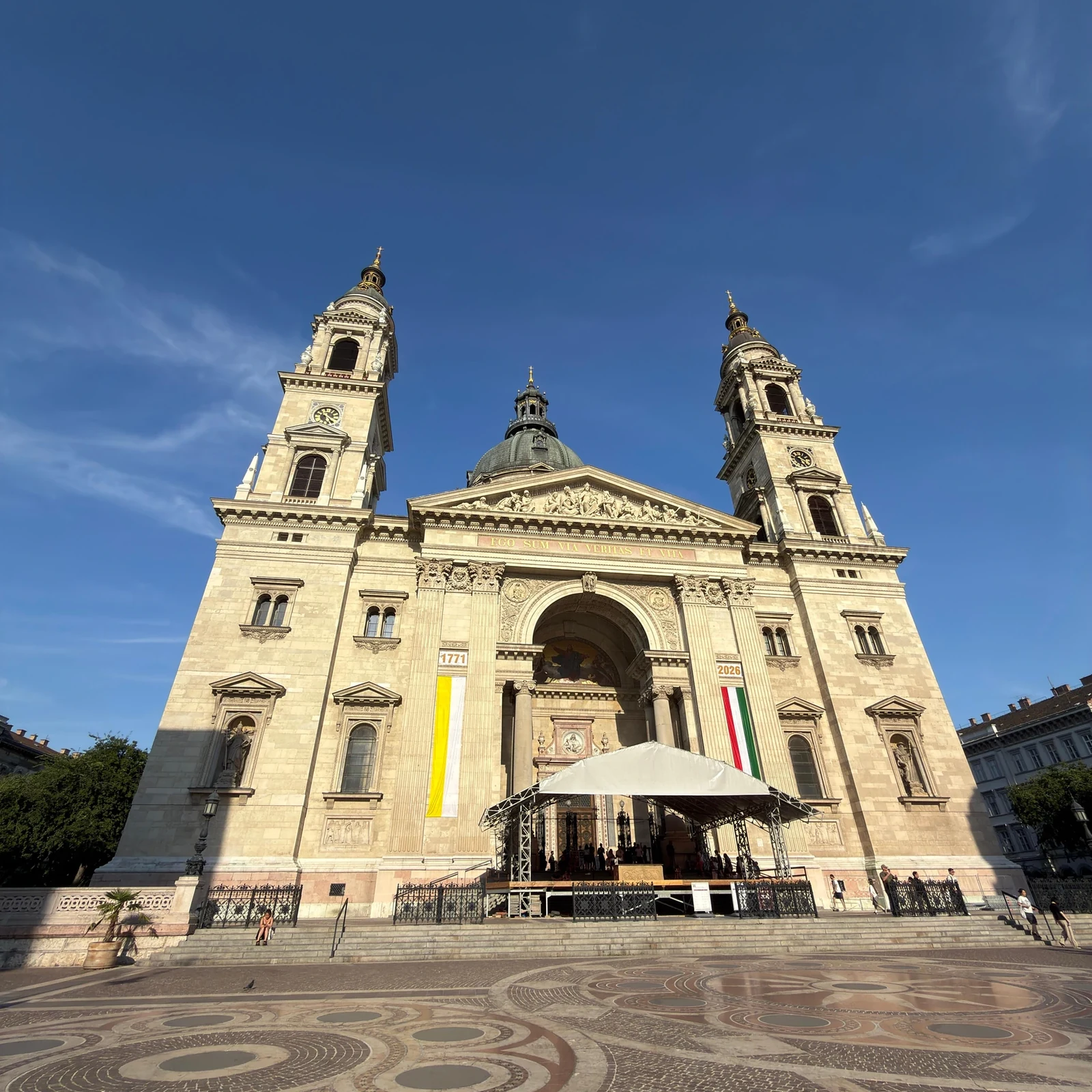 Explore St Stephen's Basilica at your own pace