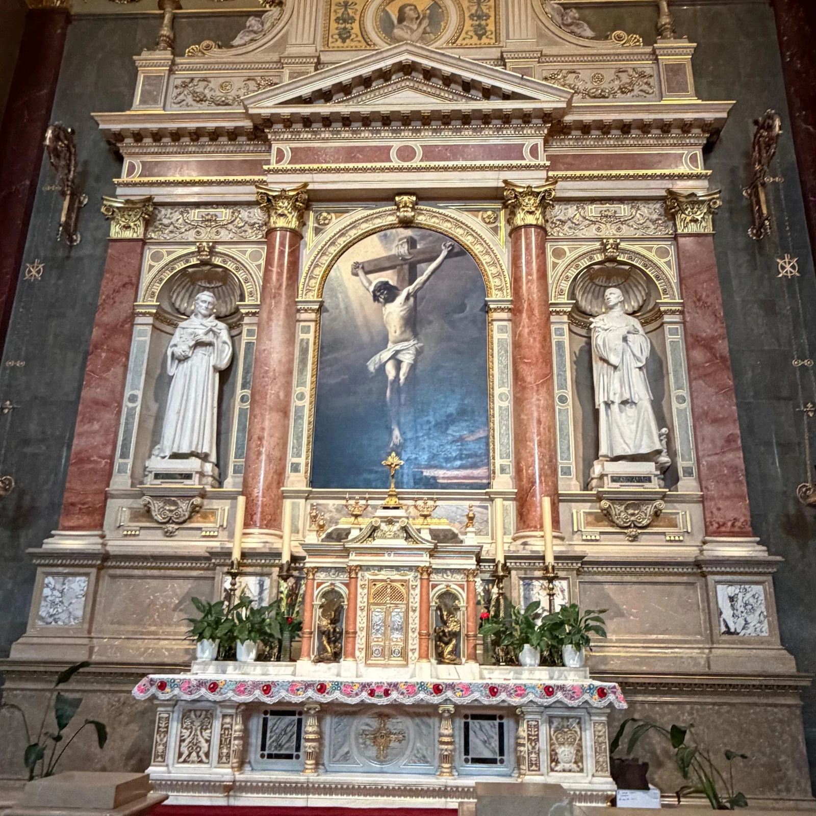 Explore St Stephen's Basilica at your own pace