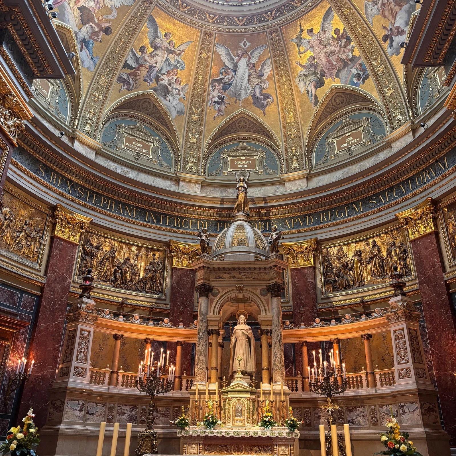 Explore St Stephen's Basilica at your own pace