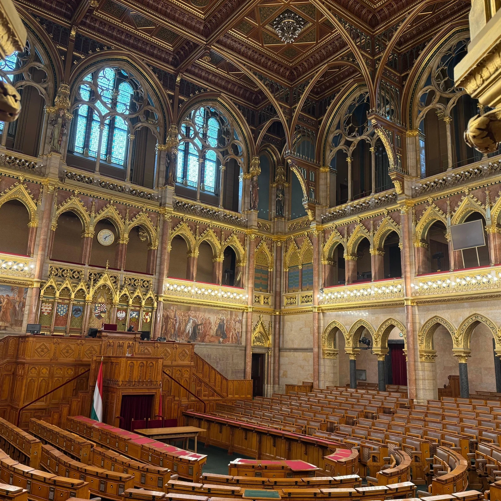 Essential Budapest and the Parliament from inside