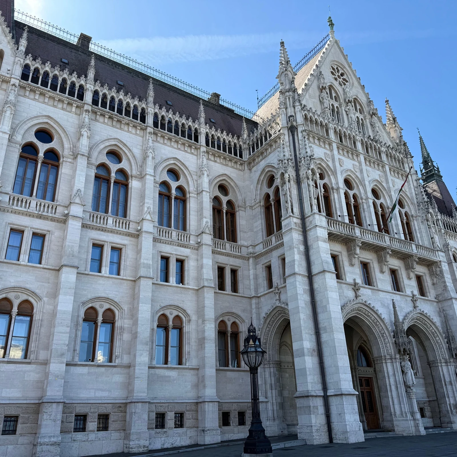 Essential Budapest and the Parliament from inside