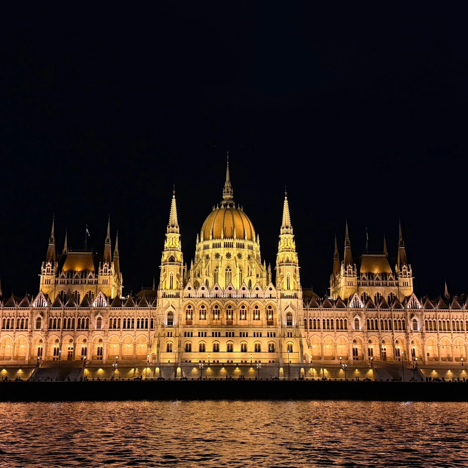 Contempla Budapest desde el Danubio en un crucero de unos 60 minutos