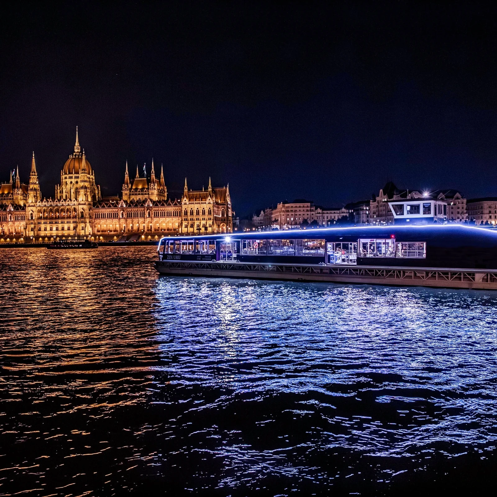 Contempla Budapest desde el Danubio en un crucero de unos 60 minutos