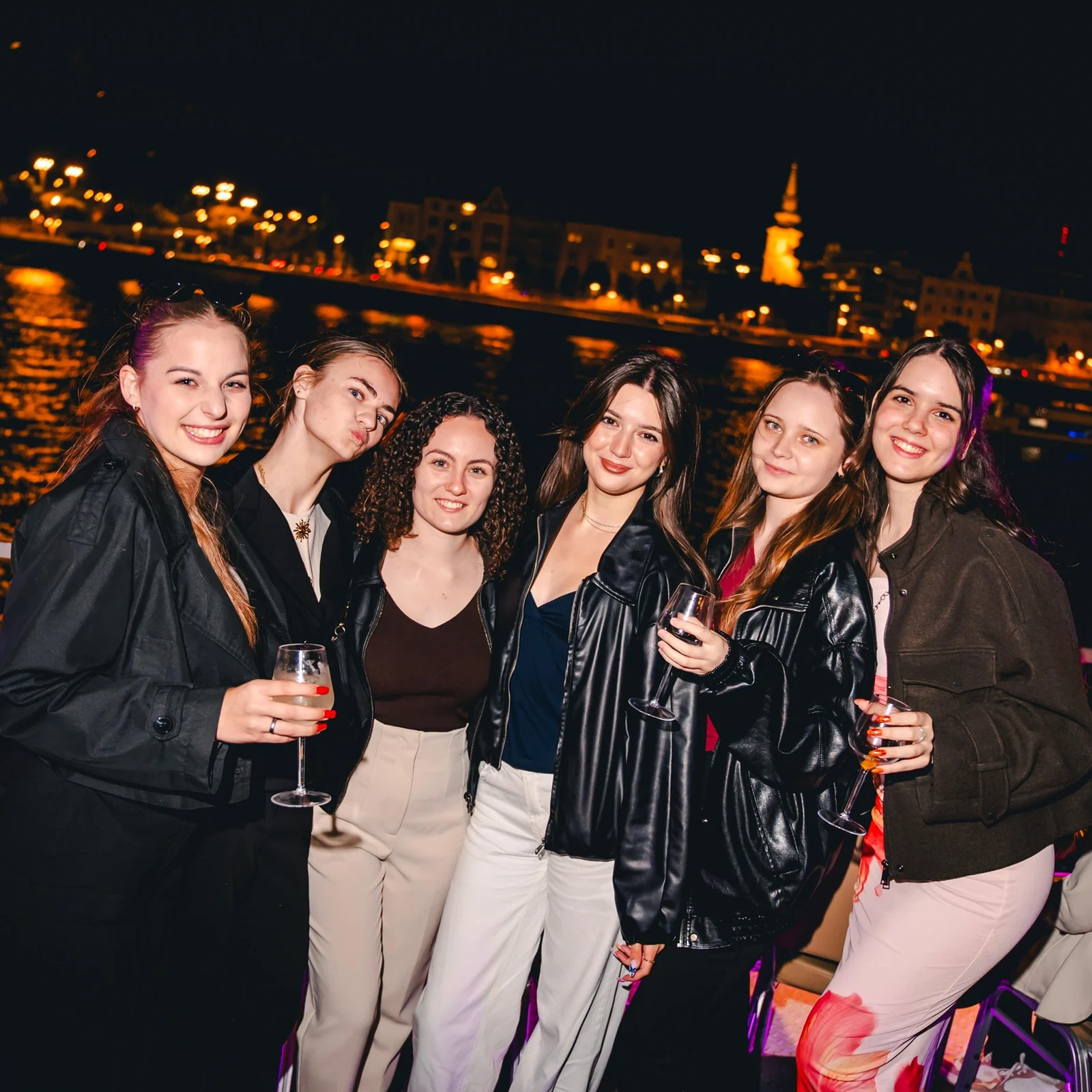 Budapest von der Donau aus – mit unbegrenzten Getränken