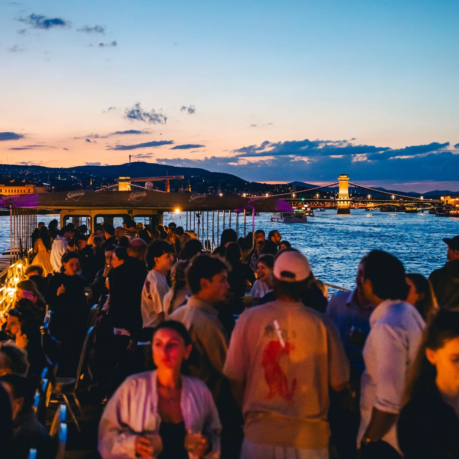 Budapest von der Donau aus – mit unbegrenzten Getränken