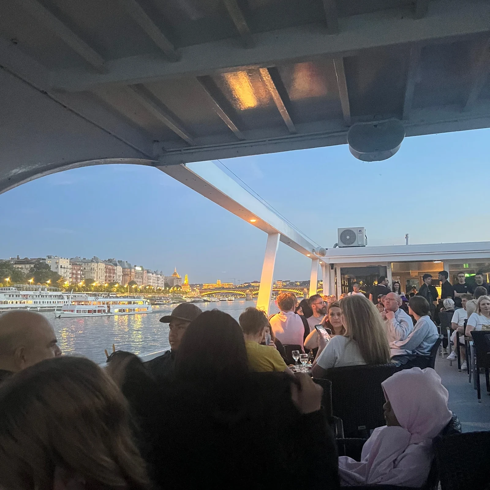 Erlebe Budapest bei einer einstündigen Fahrt auf der Donau