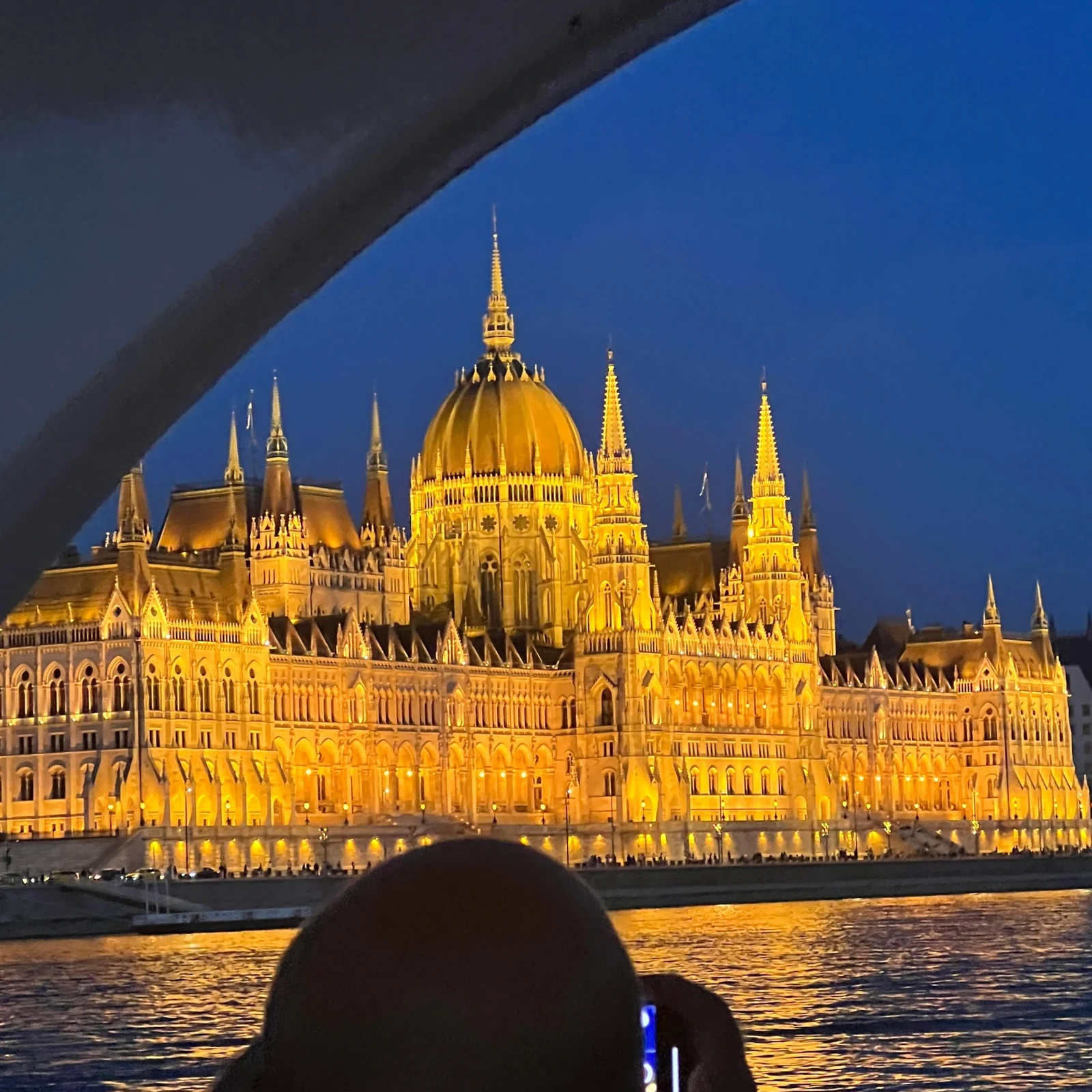 Erlebe Budapest bei einer einstündigen Fahrt auf der Donau