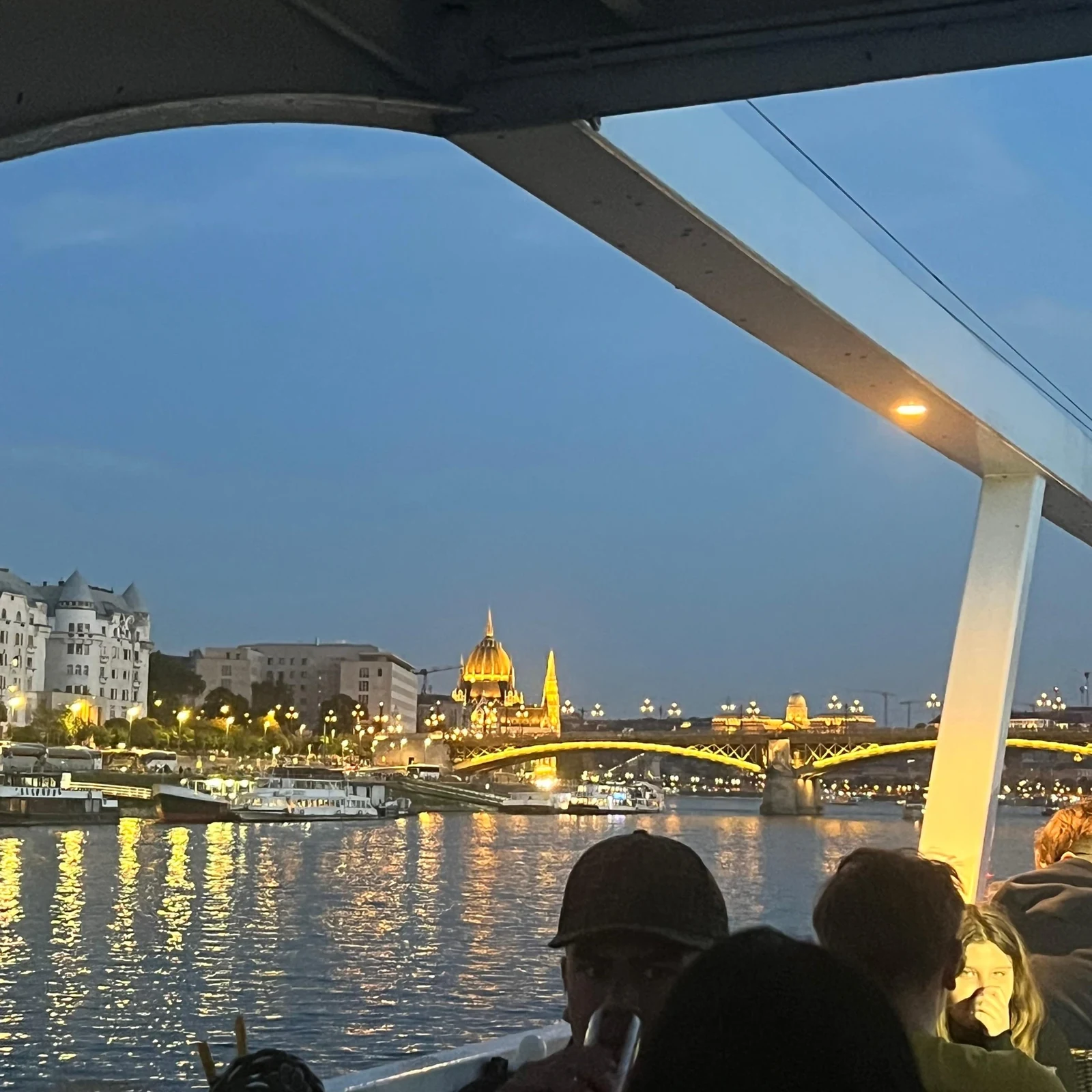 Erlebe Budapest bei einer einstündigen Fahrt auf der Donau