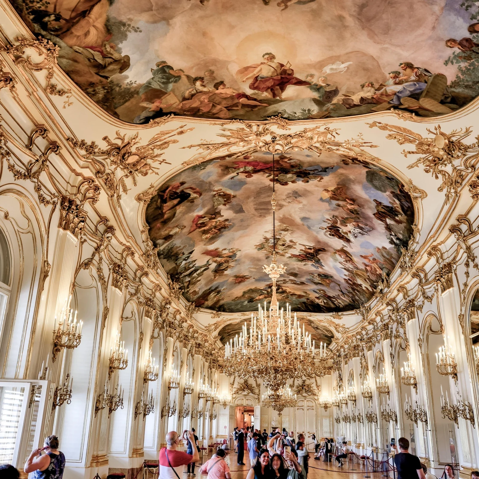 Discover Schönbrunn inside and through its gardens