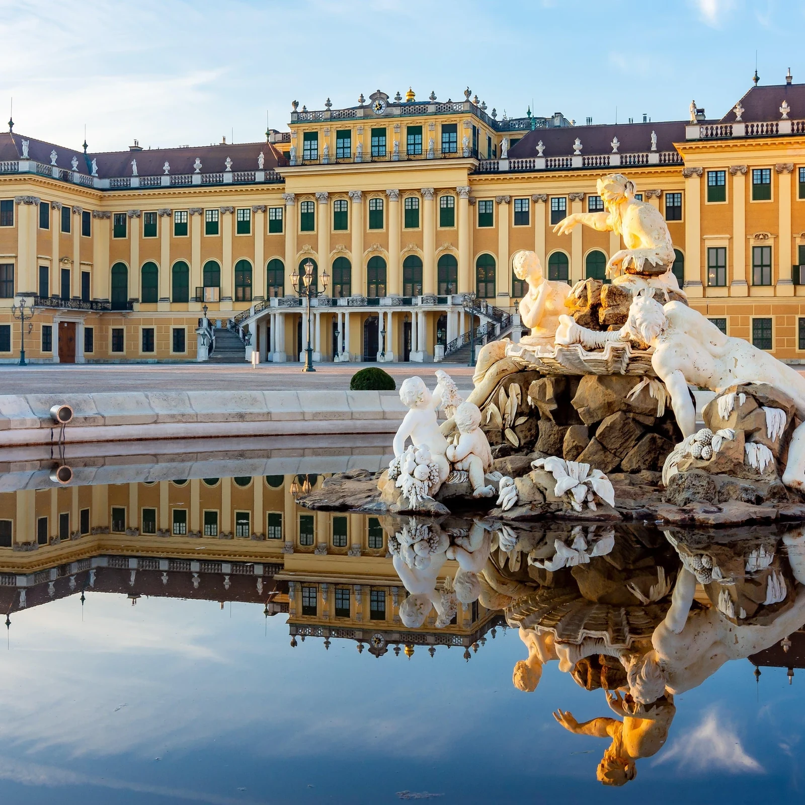 Discover Schönbrunn inside and through its gardens