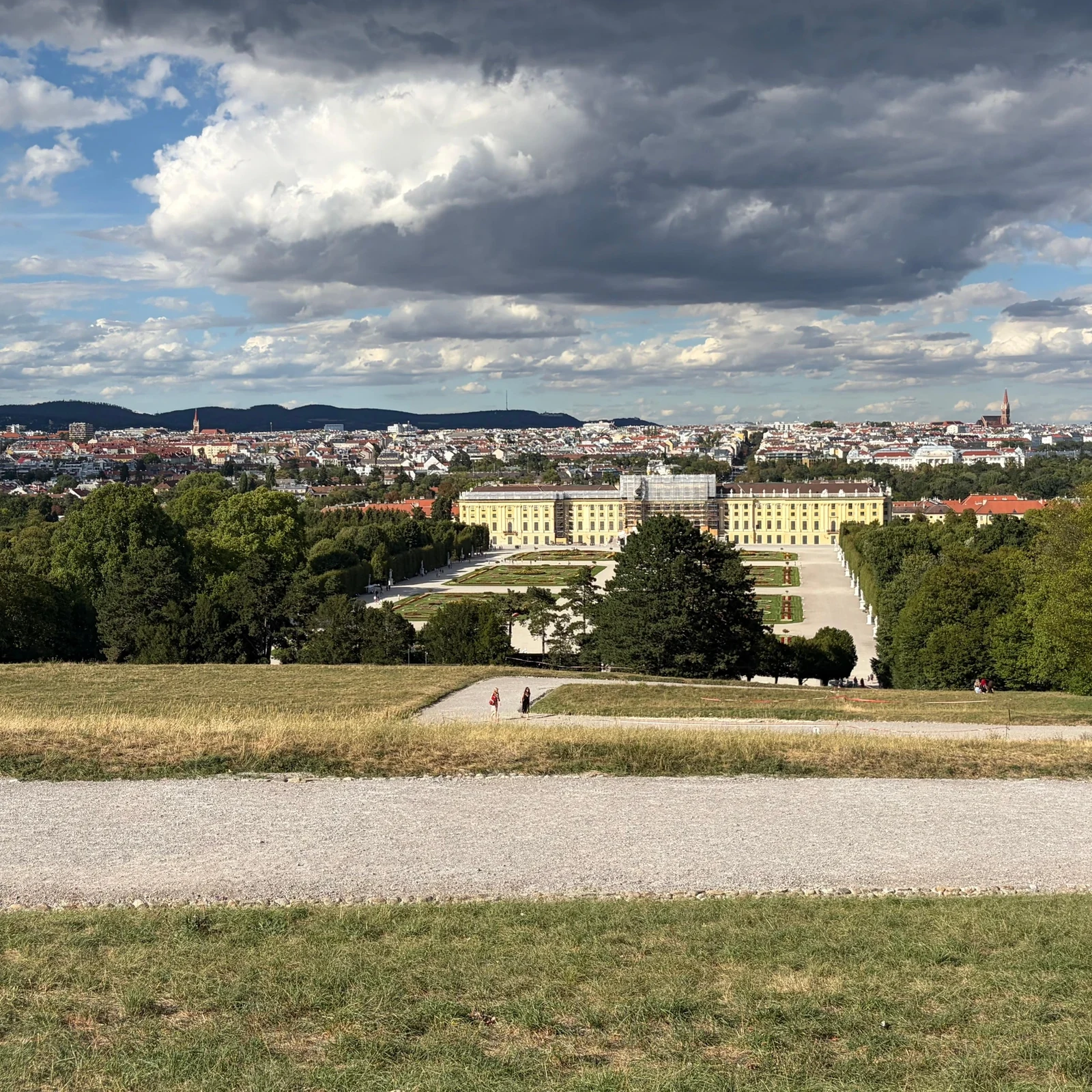 Discover Schönbrunn inside and through its gardens
