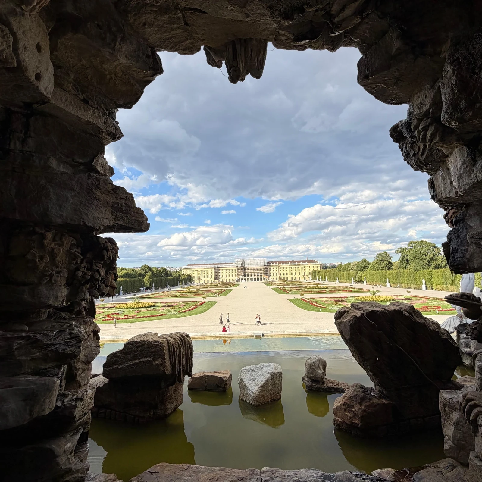 Discover Schönbrunn inside and through its gardens