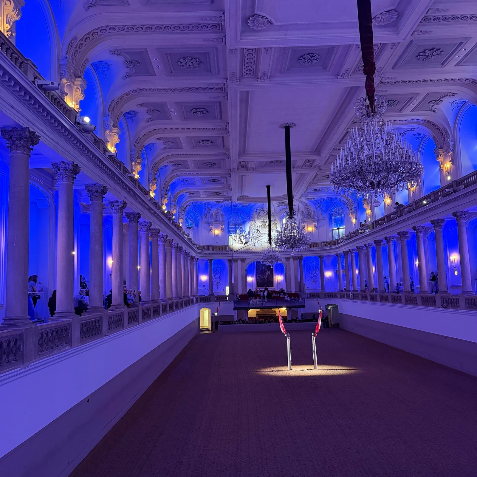 Lipizanos, Alta Escuela y música en la Hofburg