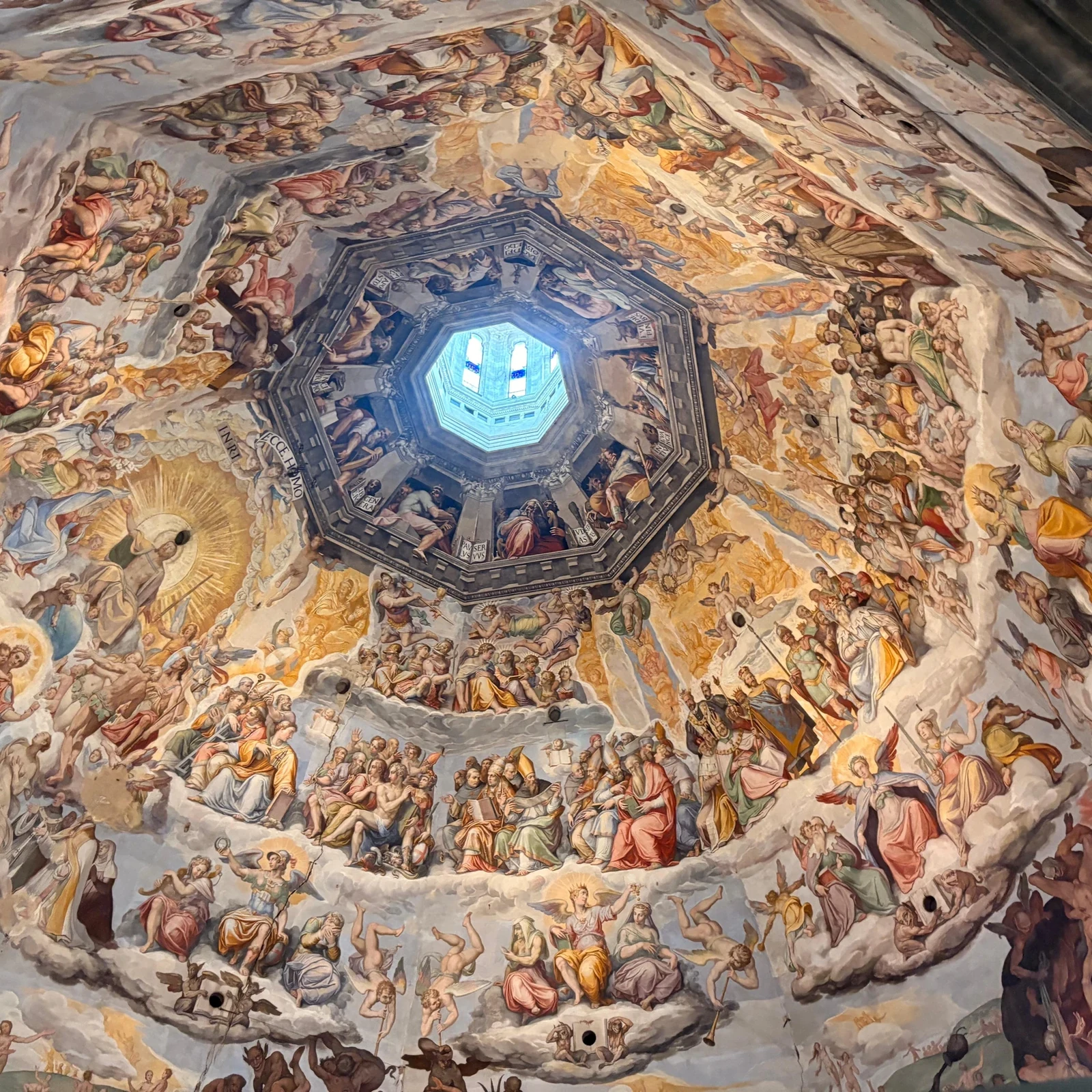 Erkunde den Dom mit Guide und wähle den Kuppelaufstieg bei Bedarf dazu