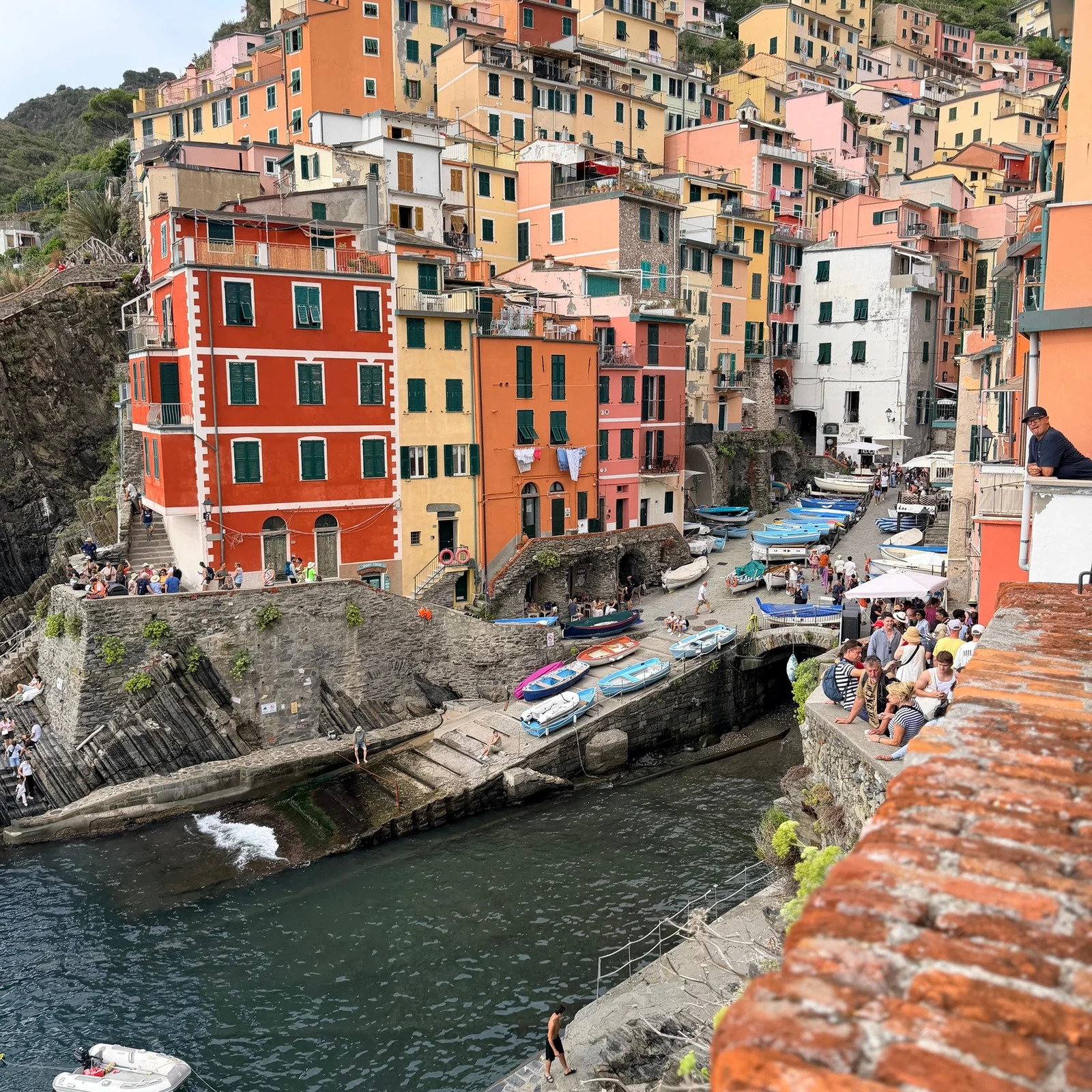 Travel from Florence to Cinque Terre on the route that suits you