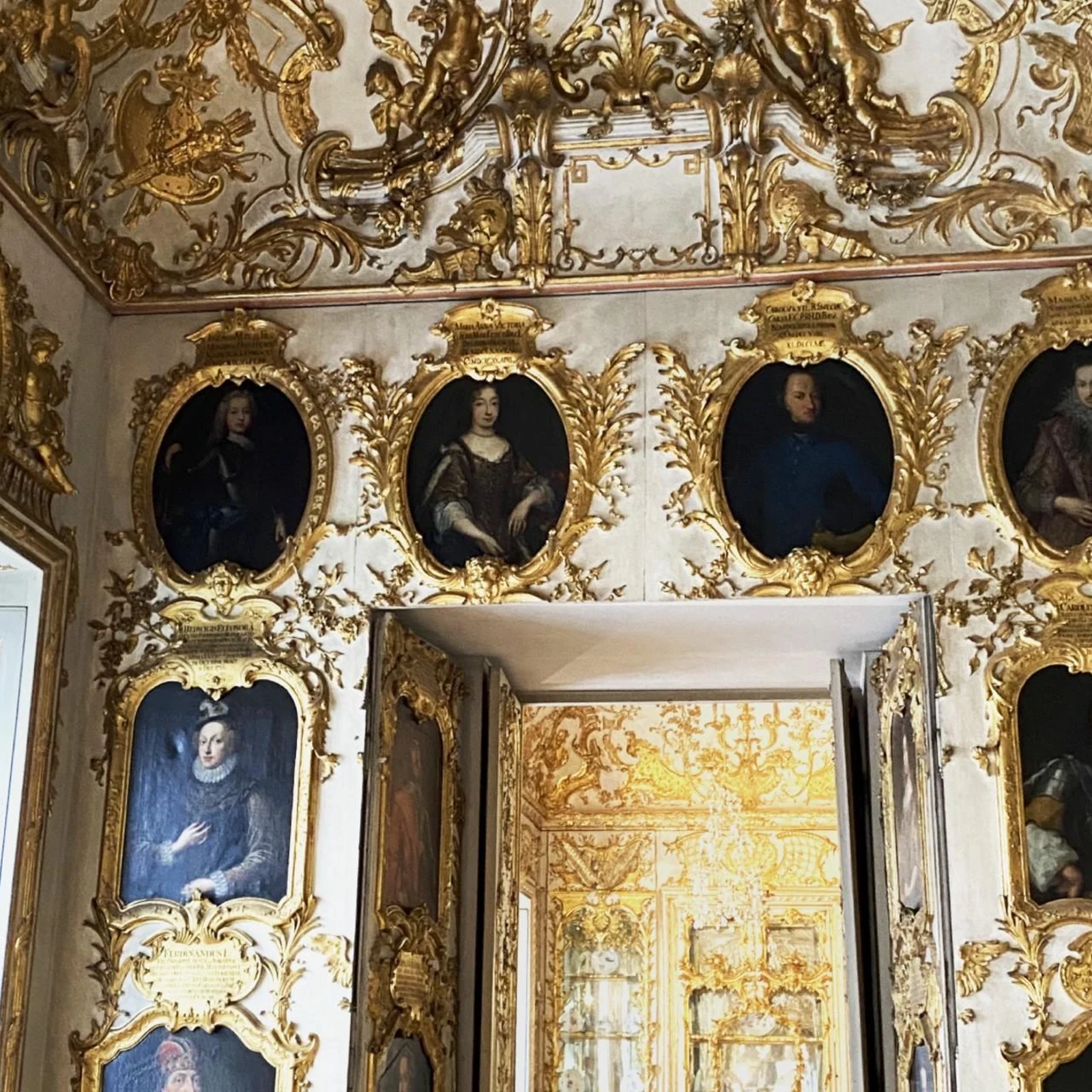Nymphenburg et ses carrosses, avec un guide