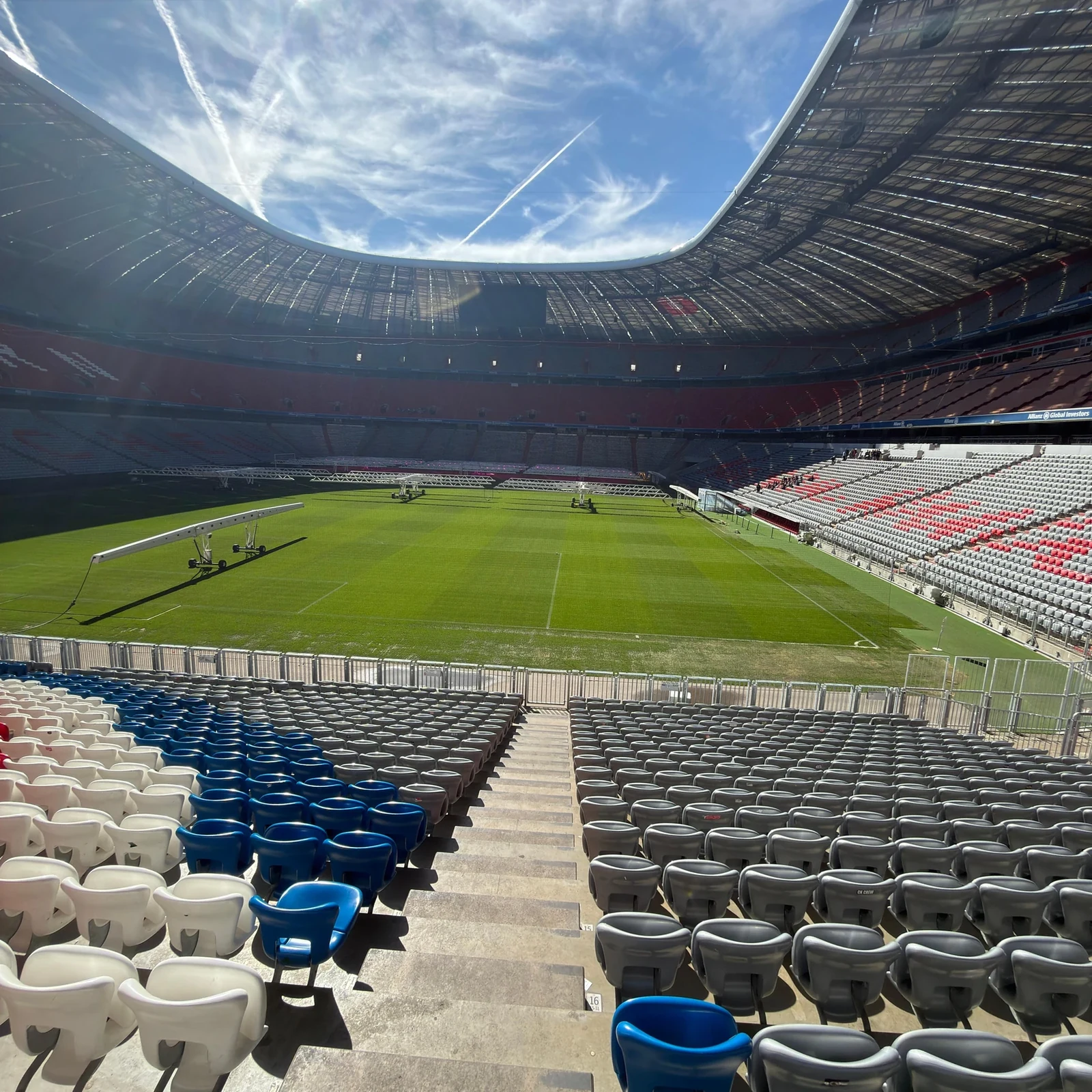 See Allianz Arena and explore FC Bayern's history