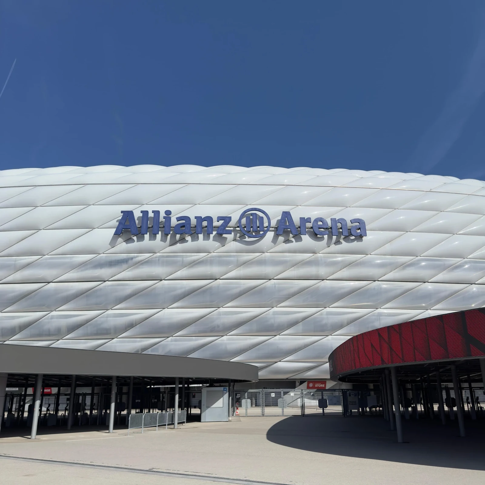See Allianz Arena and explore FC Bayern's history