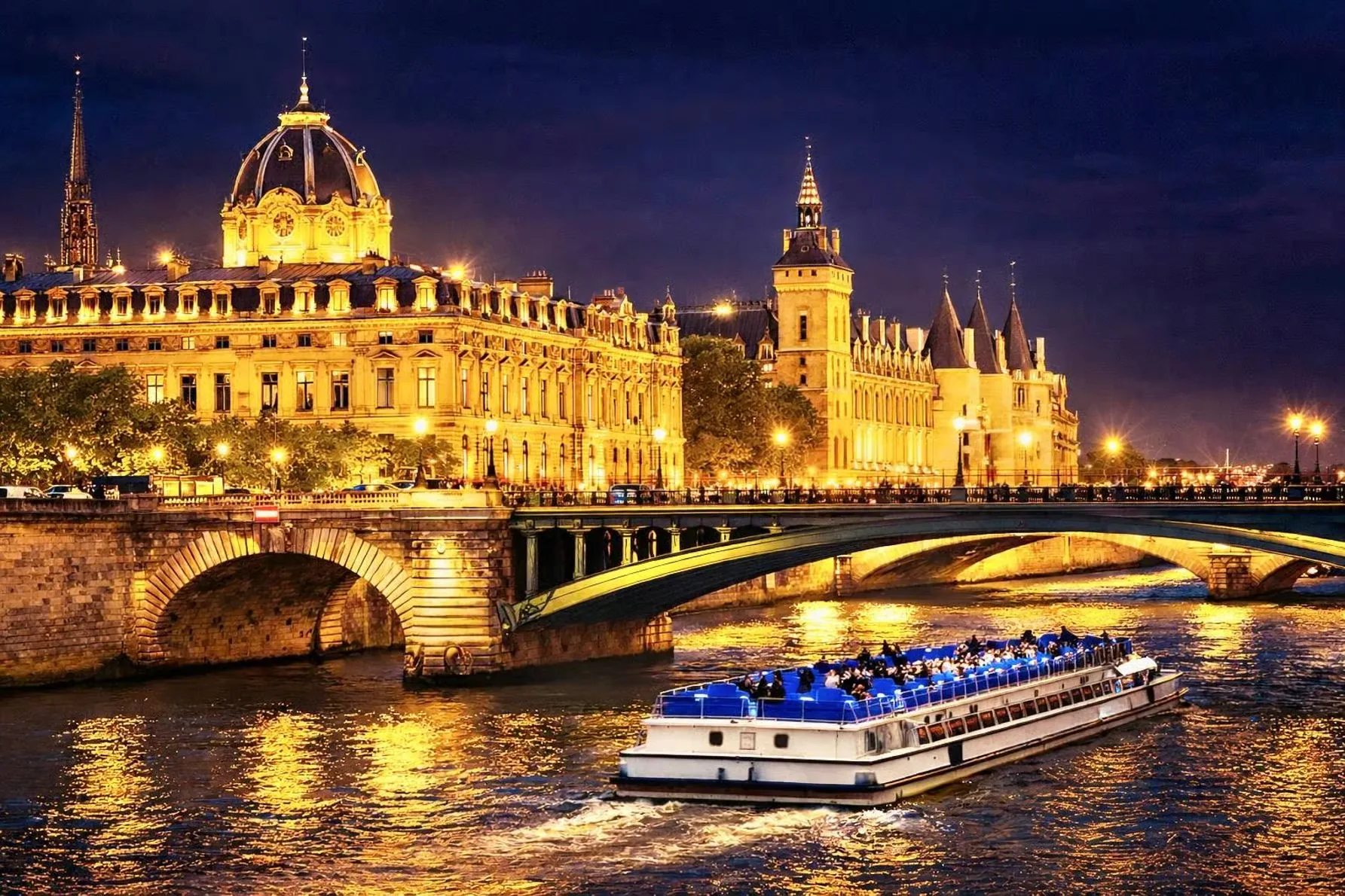 Crucero nocturno por el Sena en París con Bateaux-Mouches
