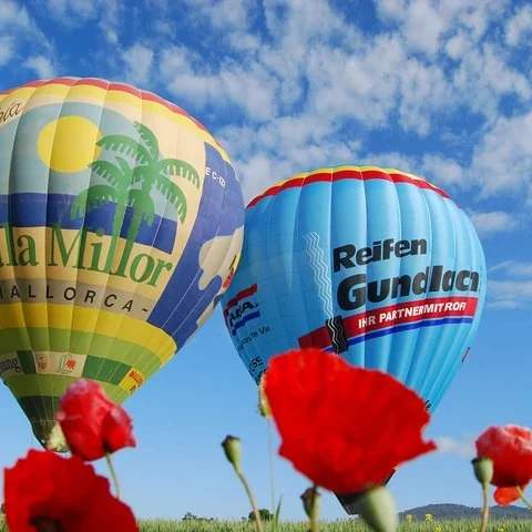 Mallorca bei Sonnenaufgang aus dem Ballon sehen