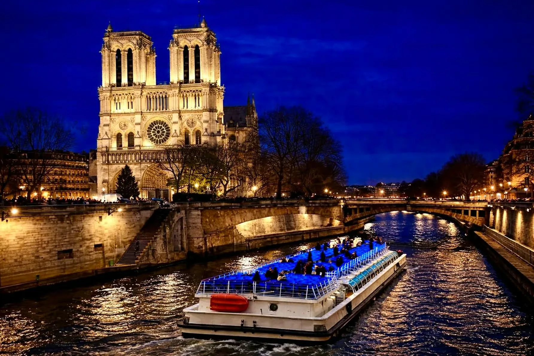 Night cruise on the Seine in Paris to see the illuminated city