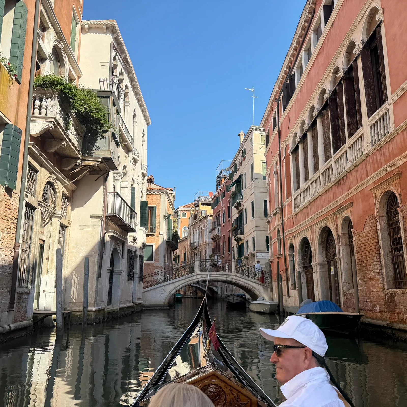 Venedig von einer Gondel auf dem Grand Canal aus erleben