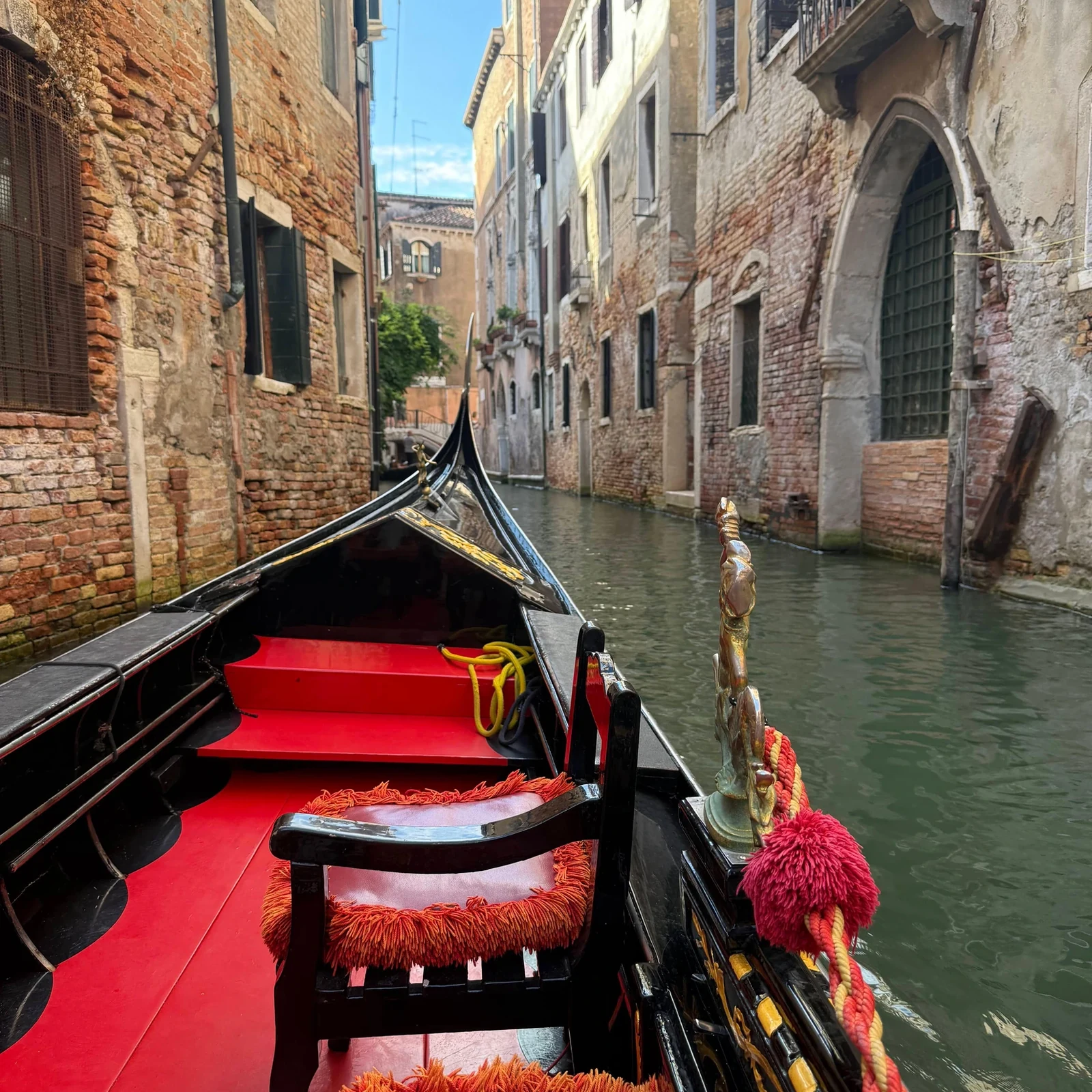 Venedig von einer Gondel auf dem Grand Canal aus erleben