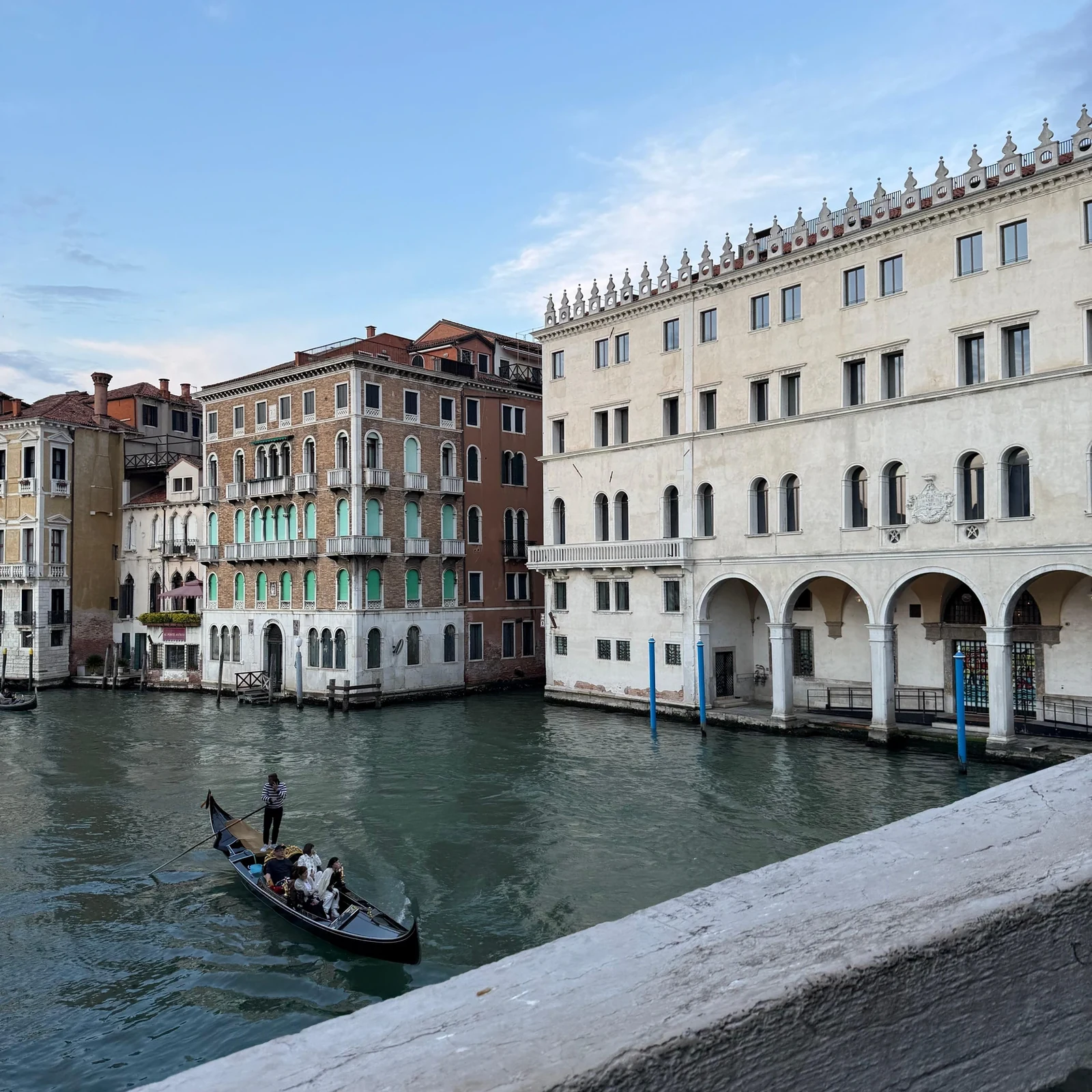 Les histoires sombres de Venise, à pied au coucher du soleil