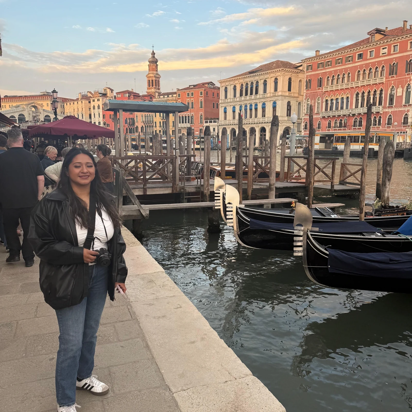Les histoires sombres de Venise, à pied au coucher du soleil