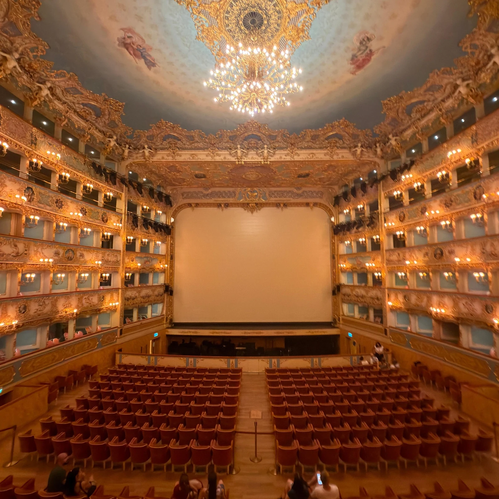 Descubre La Fenice a tu ritmo con audioguía